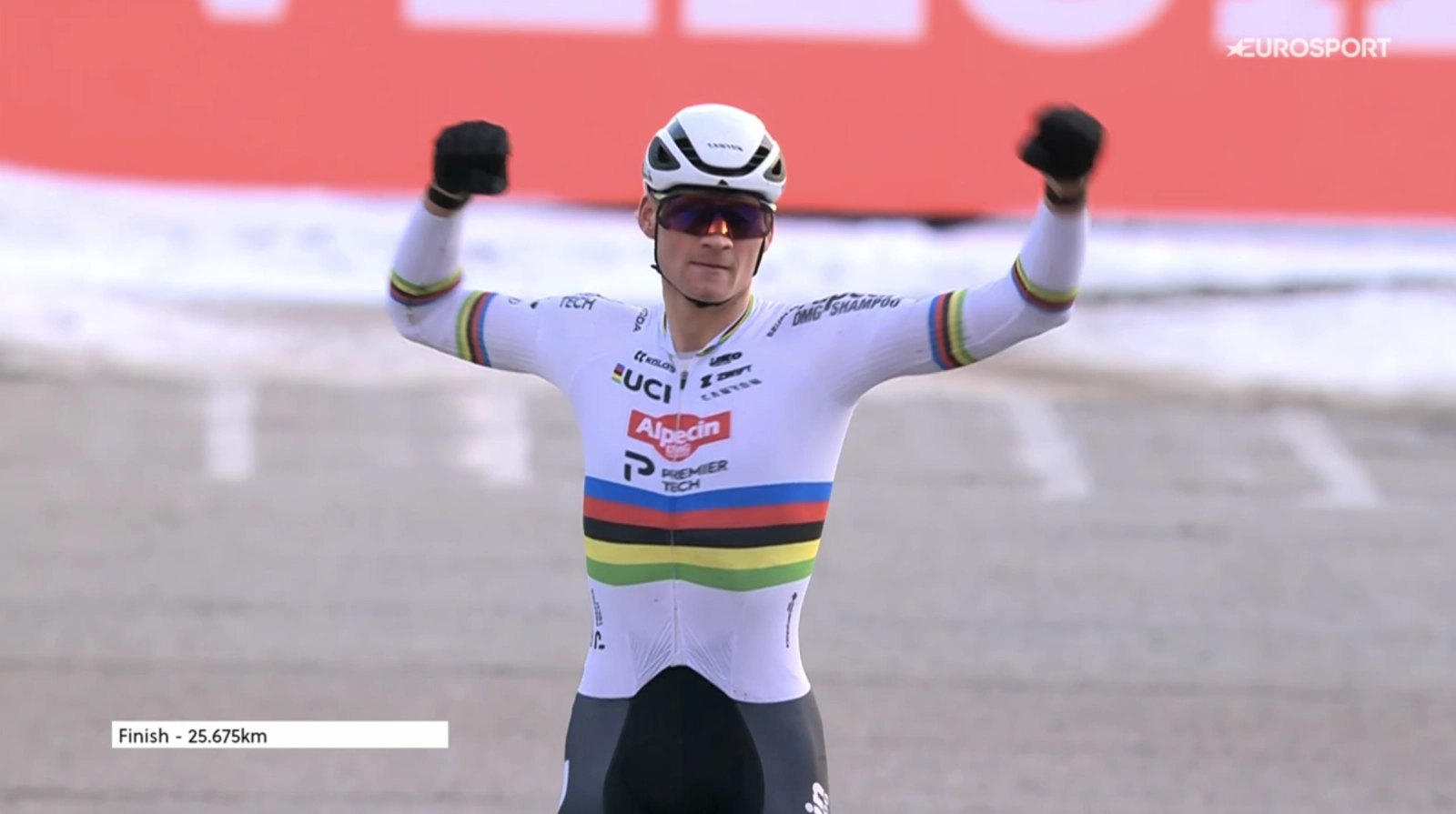 Nouveau récital de Van der Poel sur la neige et la boue de Zonhoven