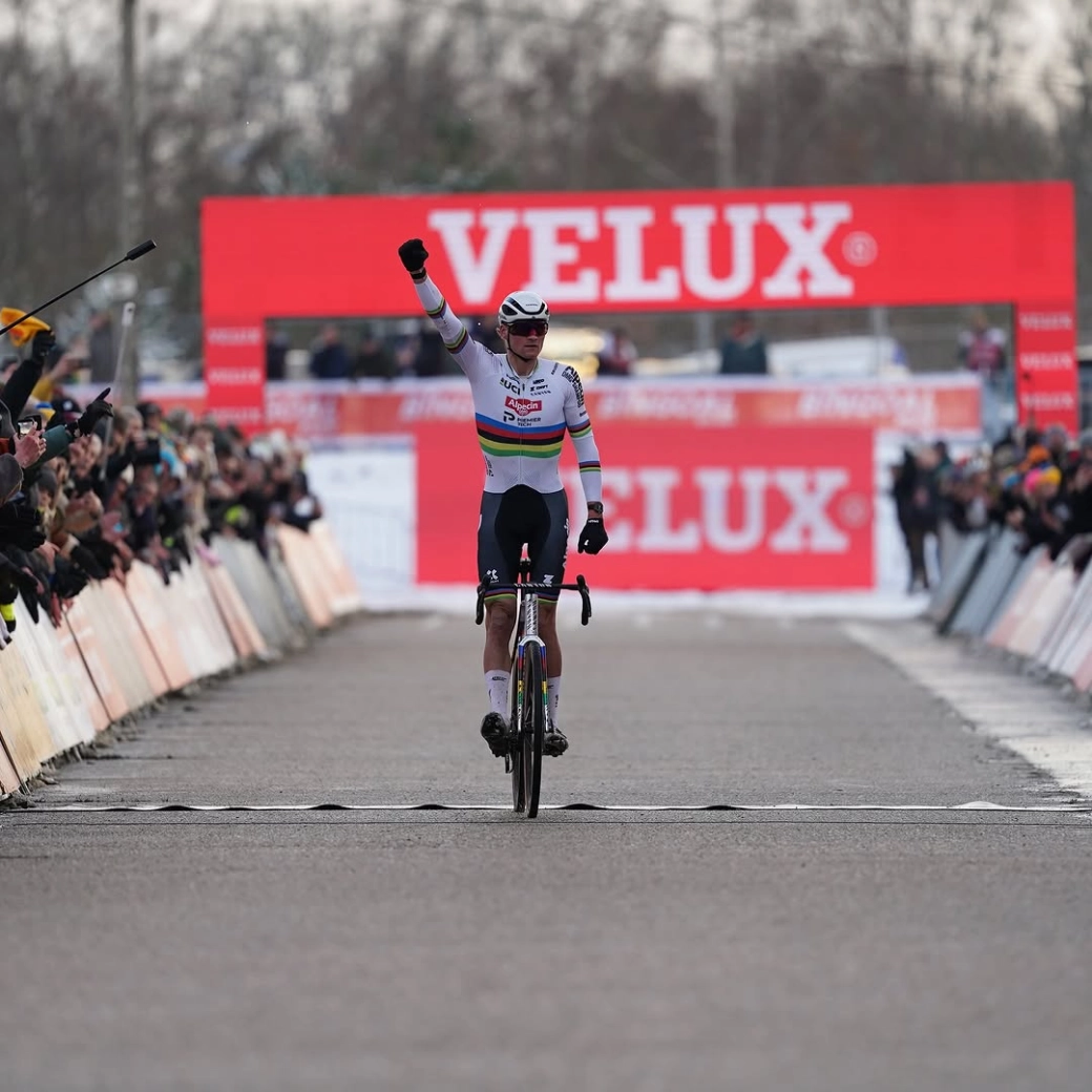 Nuevo recital de Van der Poel sobre la nieve y el barro de Zonhoven