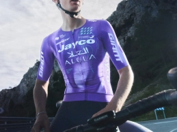 MAAP and GreenEDGE present the new 2026 kit: revamped Aurora design and more WorldTour technology