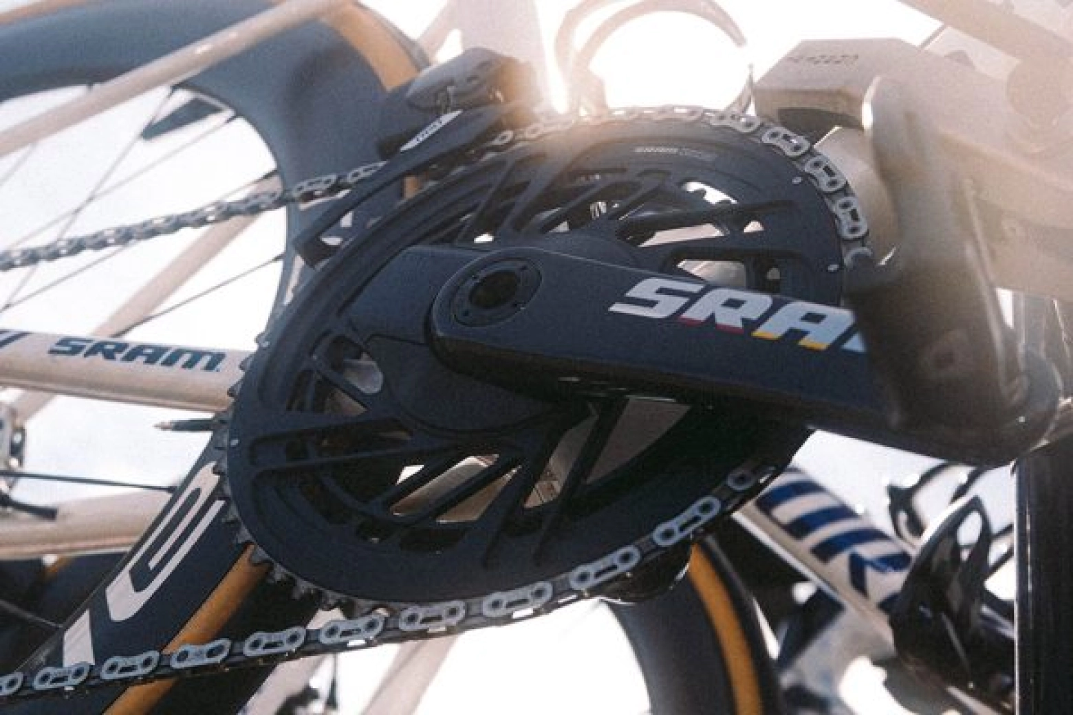 Por primera vez SRAM iguala a Shimano en patrocinios a equipos del World Tour