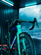For the first time, SRAM matches Shimano in sponsorships for World Tour teams