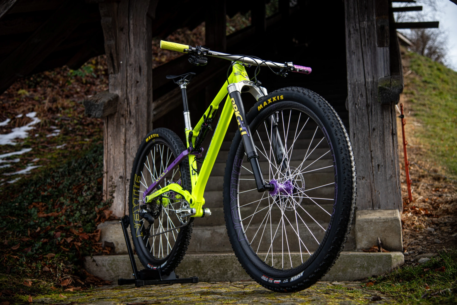 Así es la Bright XCO 32, la primera horquilla diseñada desde cero para ruedas de 32”