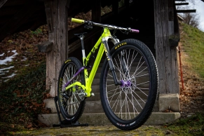 This is the Bright XCO 32, the first fork designed from scratch for 32” wheels