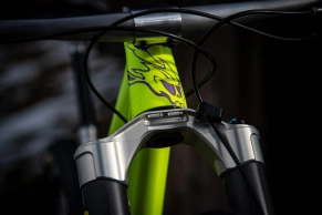 This is the Bright XCO 32, the first fork designed from scratch for 32” wheels