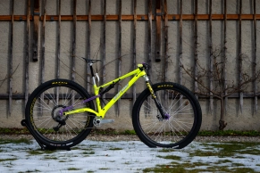 This is the Bright XCO 32, the first fork designed from scratch for 32” wheels