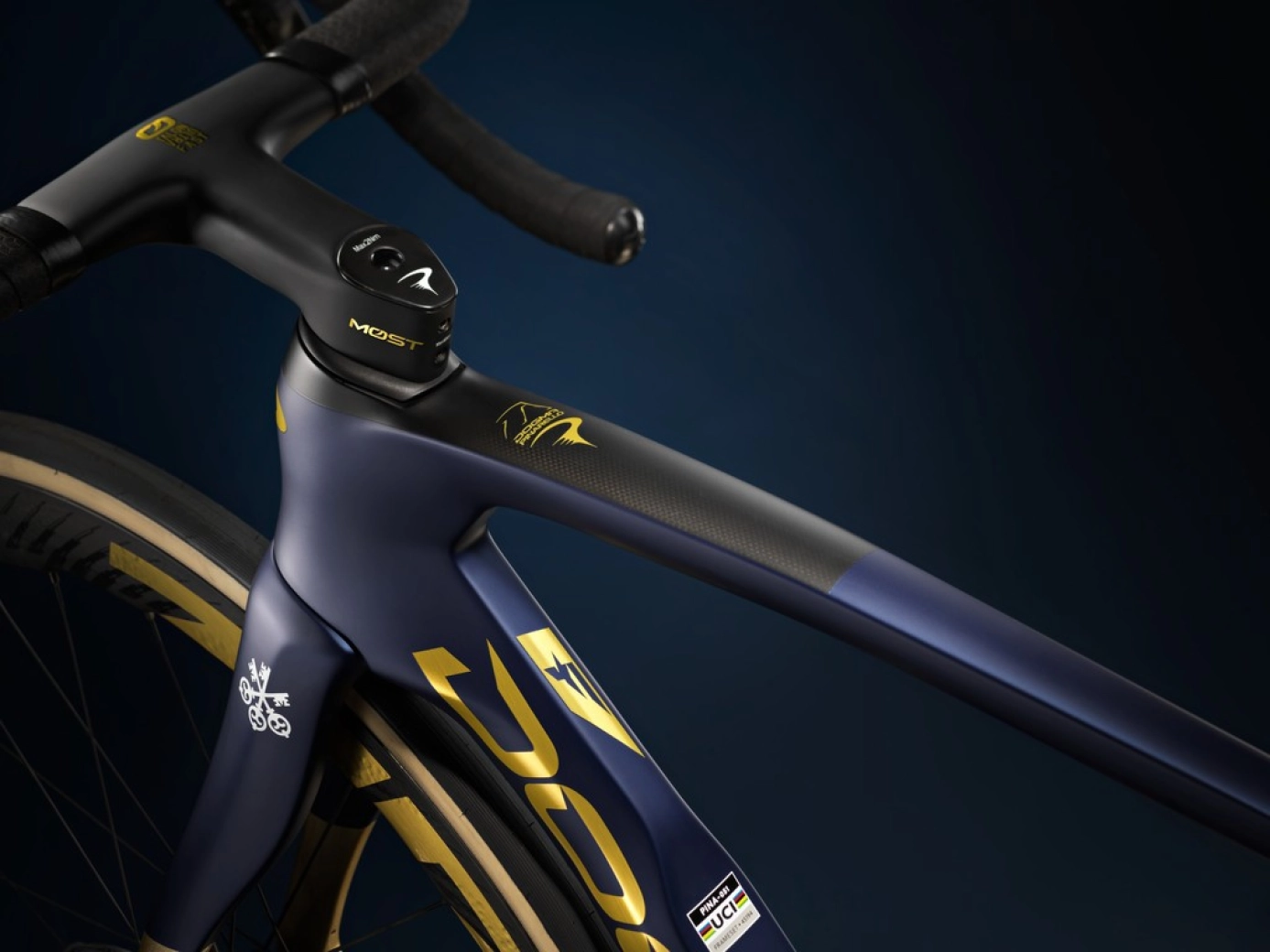 Al detalle la nueva Pinarello Dogma F de Pidcock que saldrá a la venta