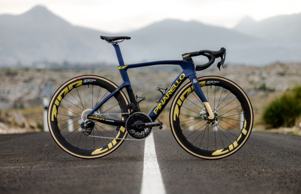 En détail, le nouveau Pinarello Dogma F de Pidcock qui sera mis en vente