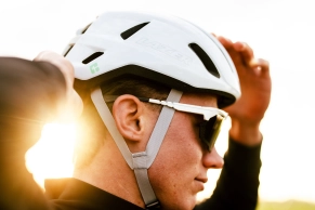 It has everything to become your favorite helmet, that's the new Lazer Sphere KinetiCore