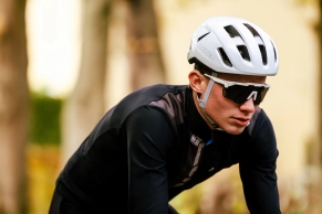 It has everything to become your favorite helmet, that's the new Lazer Sphere KinetiCore