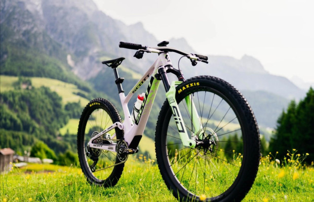 La nouvelle gamme SCOTT Spark RC 2026 voit ses prix baisser et présente un détail important : modèles, prix et poids mis à jour