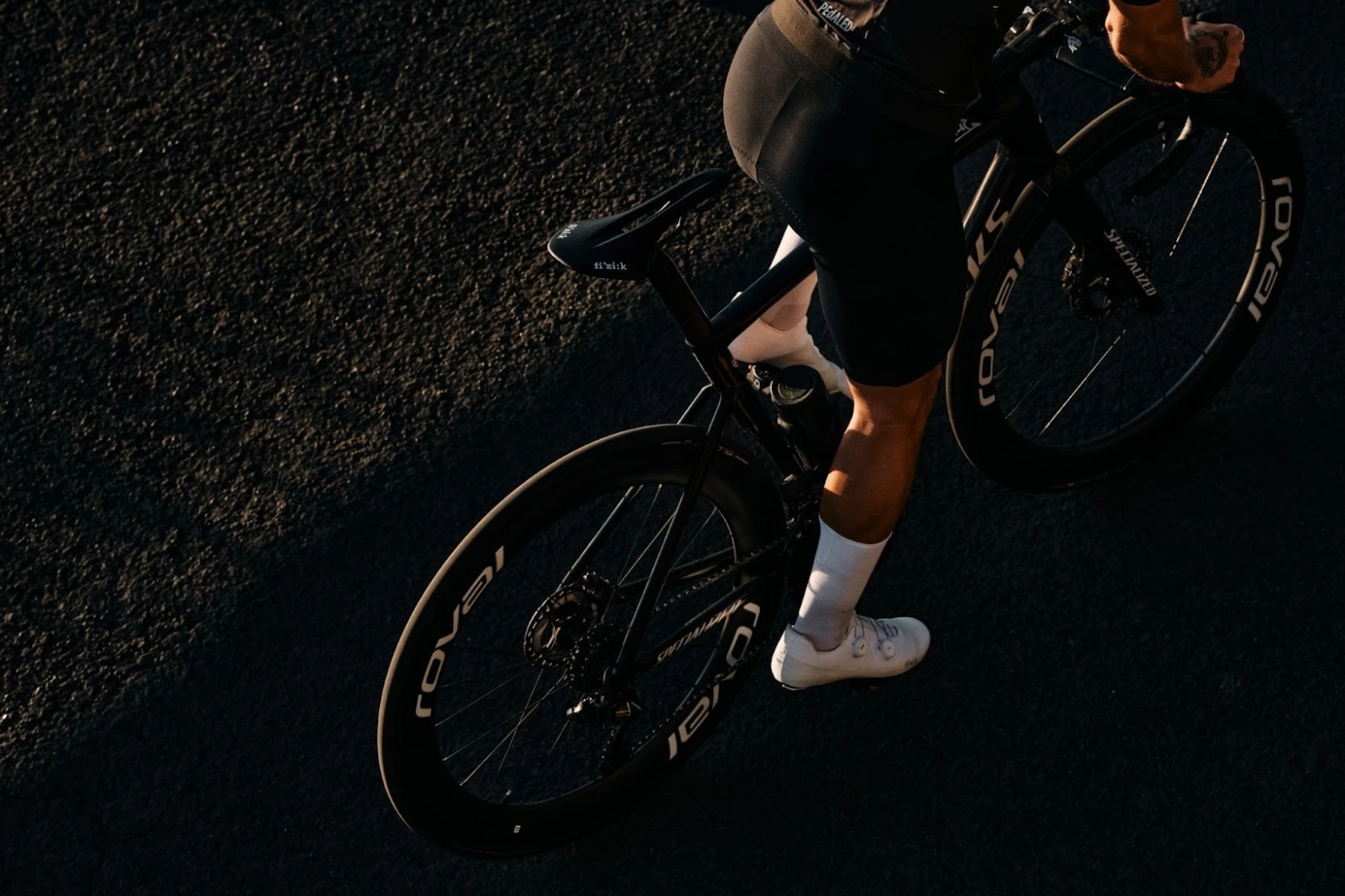 Fizik lance la nouvelle gamme R1 Light : jusqu'à 17 % plus légère et sans recourir à l'impression 3D