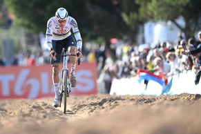 Felipe Orts unleashes madness in Benidorm: victory for Van der Poel and a podium finish for the Spaniard