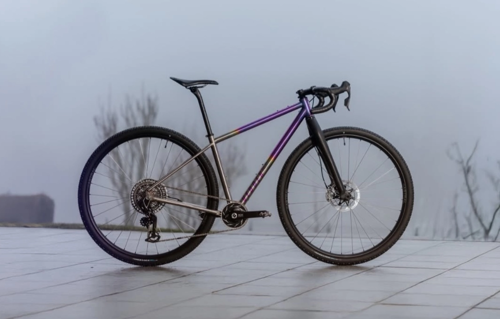 Schwalbe bets on 32" wheels and presents a gravel bike of this size