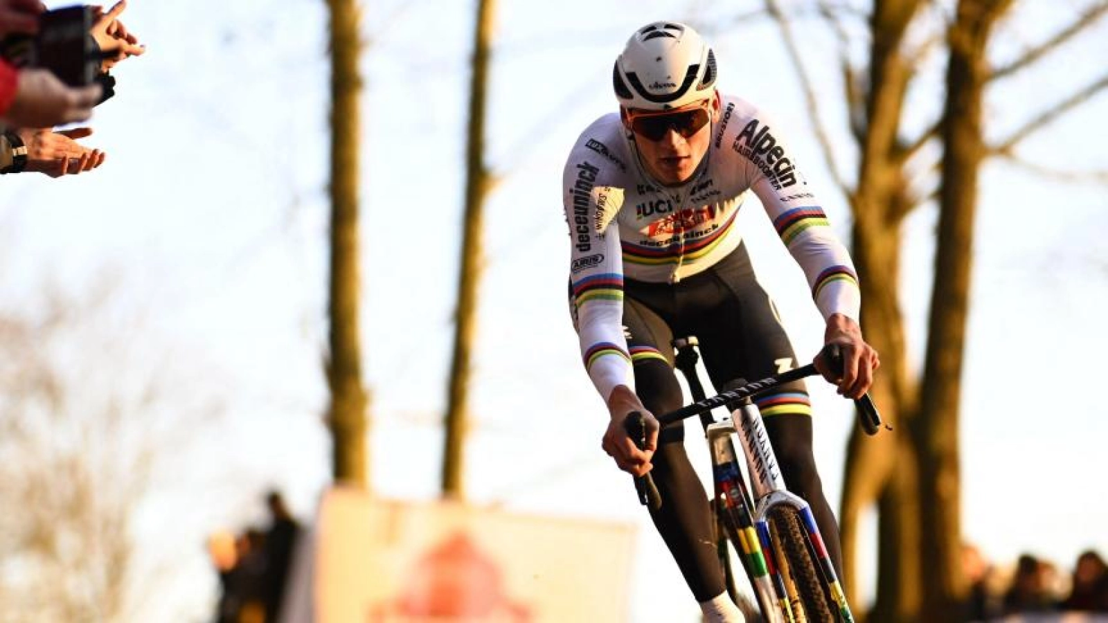How to watch the Maasmechelen World Cup: Van der Poel seeks to decide the overall today