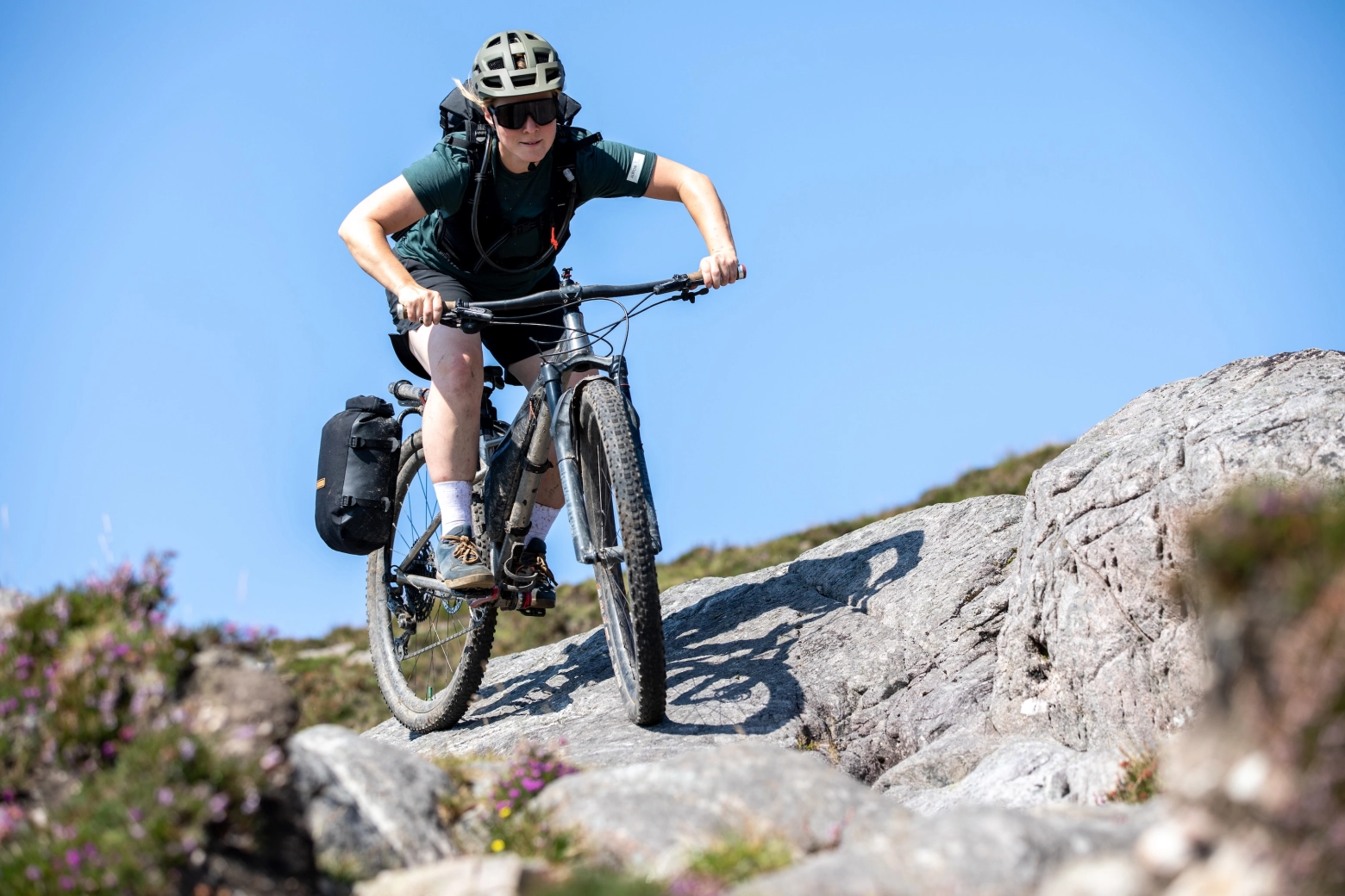 Restrap lanza el Switch Rack, un portabultos de bikepacking ultraligero que ya ha sido premiado