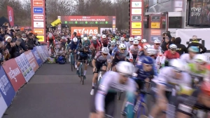 Van der Poel survives two punctures and wins the Cyclocross World Cup in Maasmechelen
