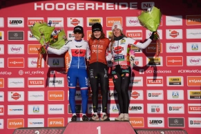 Puck Pieterse wins a highly contested race in Hoogerheide