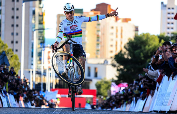Mathieu van der Poel meets history at the Cyclocross World Championship in Hulst