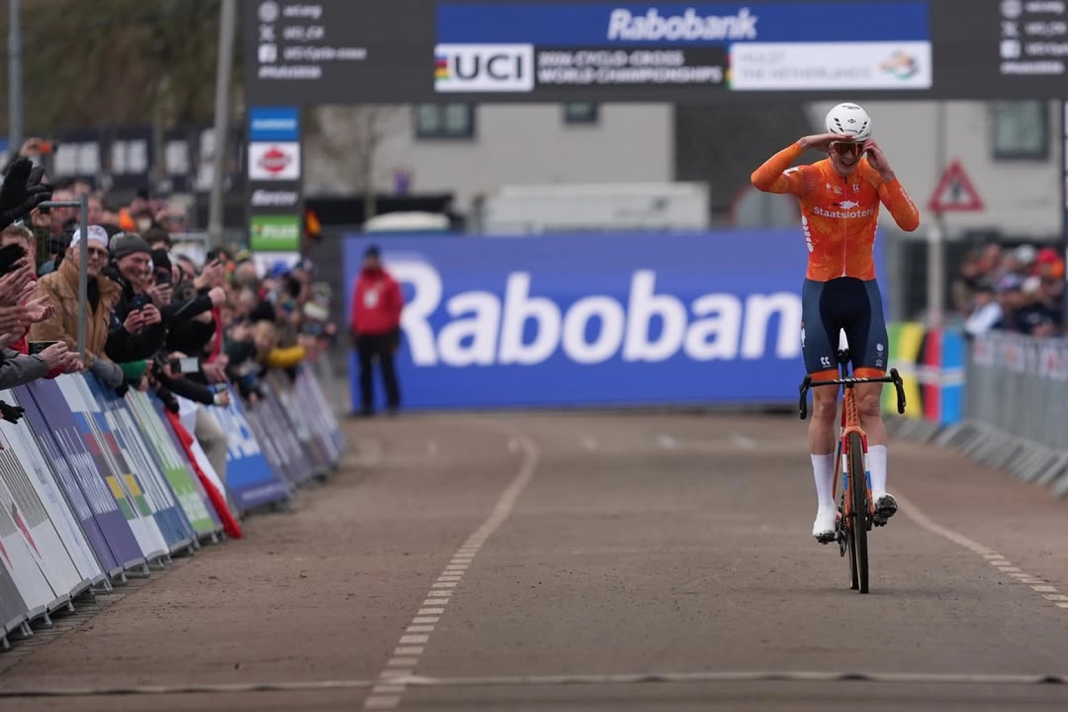 The Netherlands dominates the mixed relay in the CX World Championship