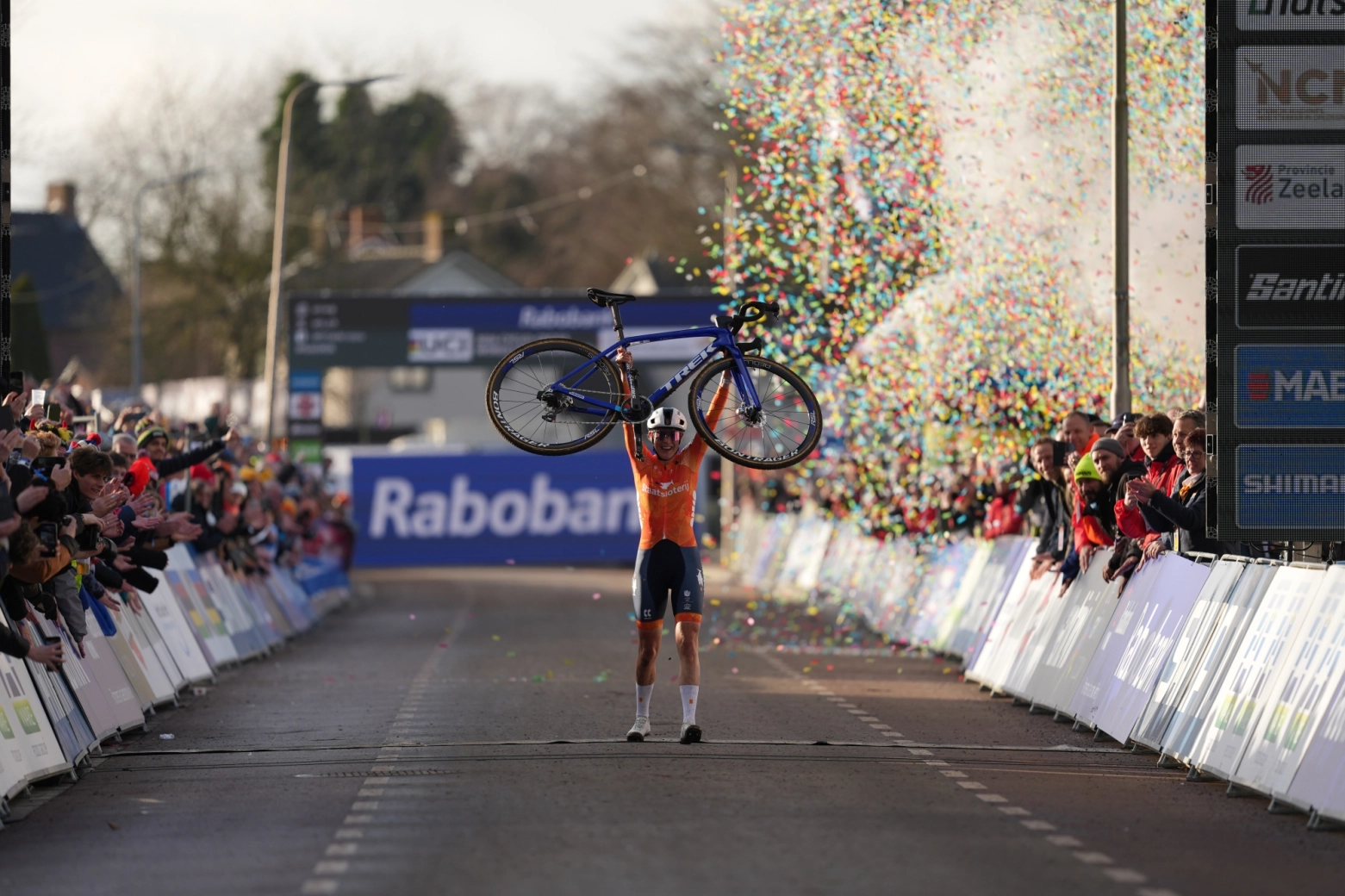 Lucinda Brand crowns a fantastic season by winning the World Championship in Hulst