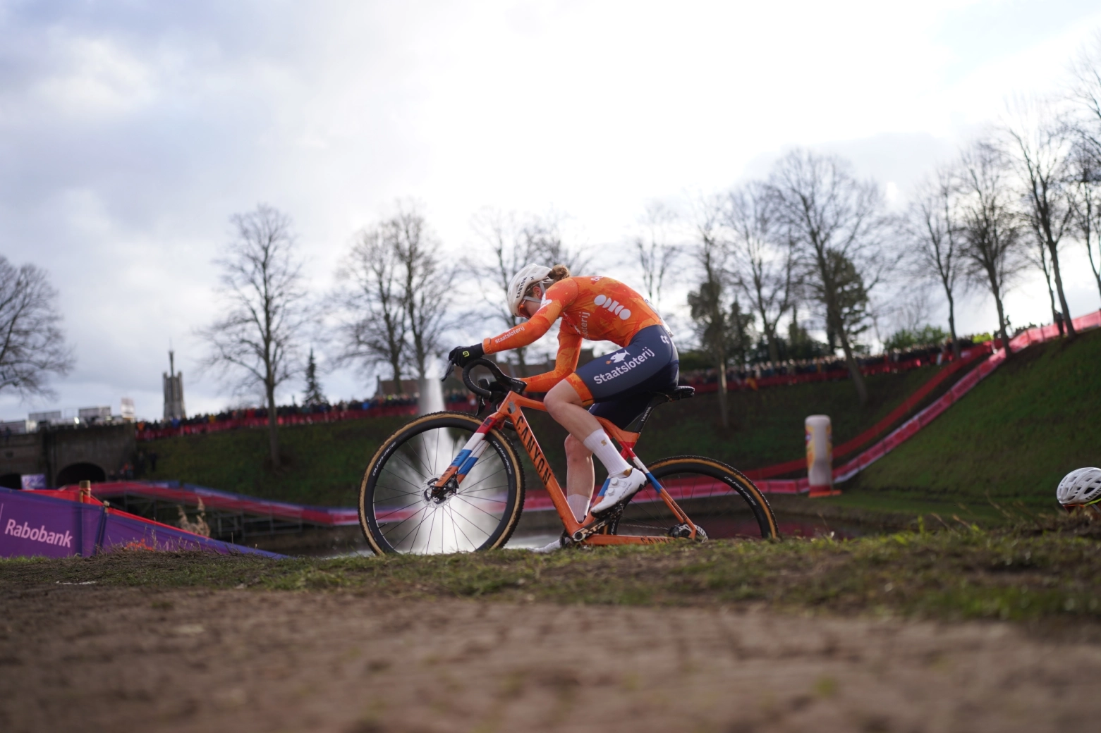 Lucinda Brand crowns a fantastic season by winning the World Championship in Hulst