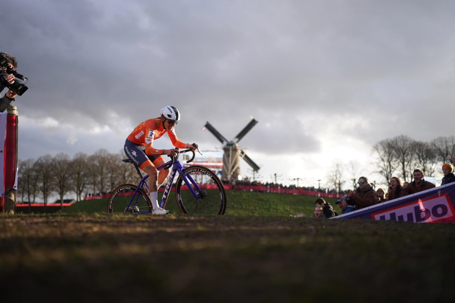 Lucinda Brand crowns a fantastic season by winning the World Championship in Hulst