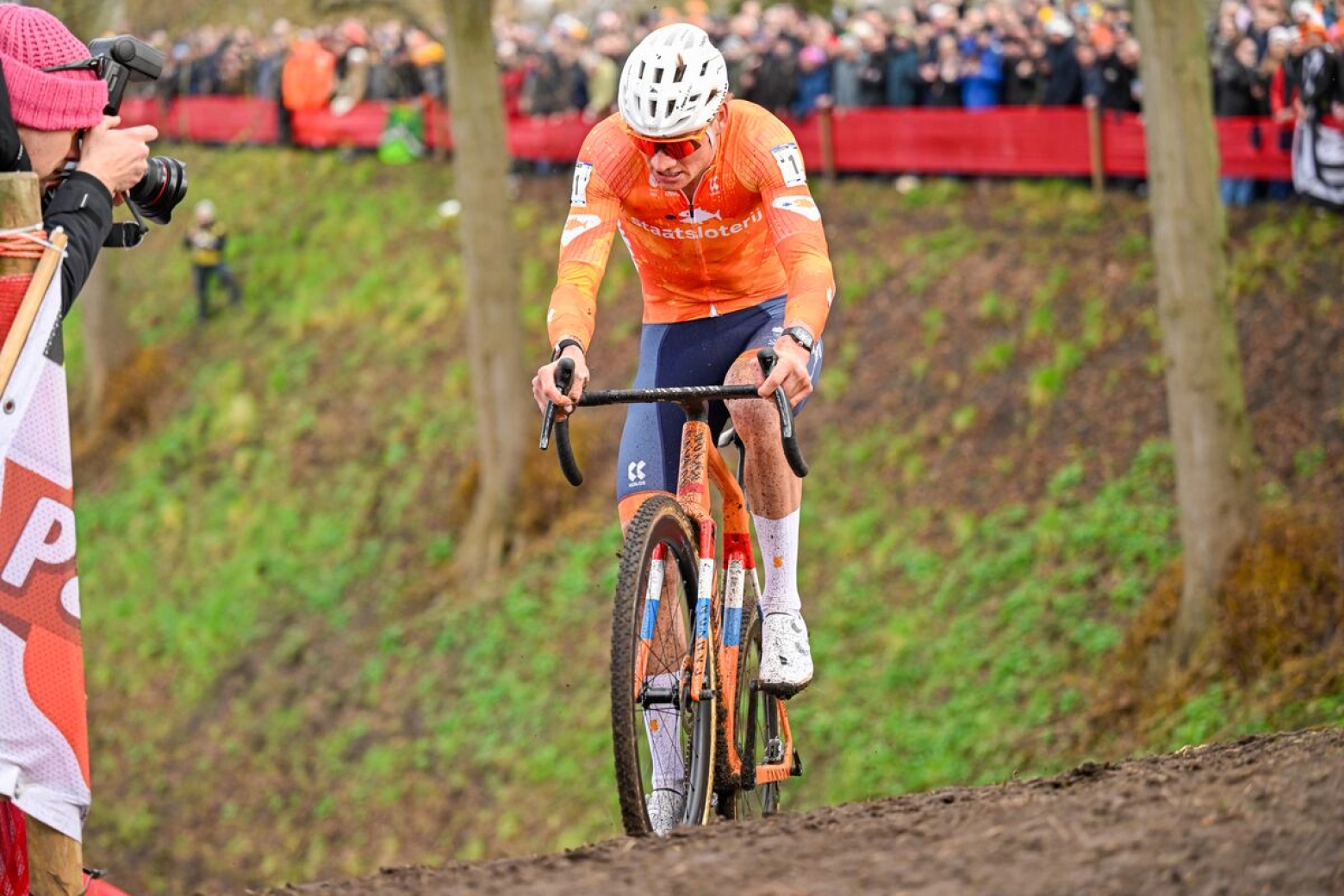 Mathieu van der Poel, leyenda del ciclocross, gana su octavo Campeonato del Mundo. Felipe Orts séptimo en su mejor Mundial