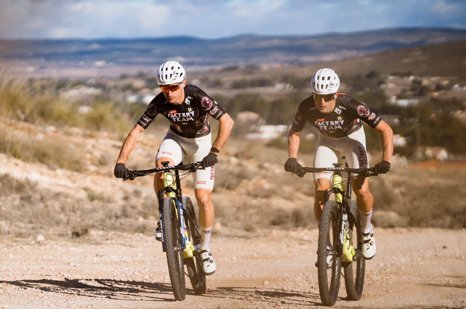 Gobik, un art et une compétition dans sa nouvelle tenue aux côtés de Karabo Poppy