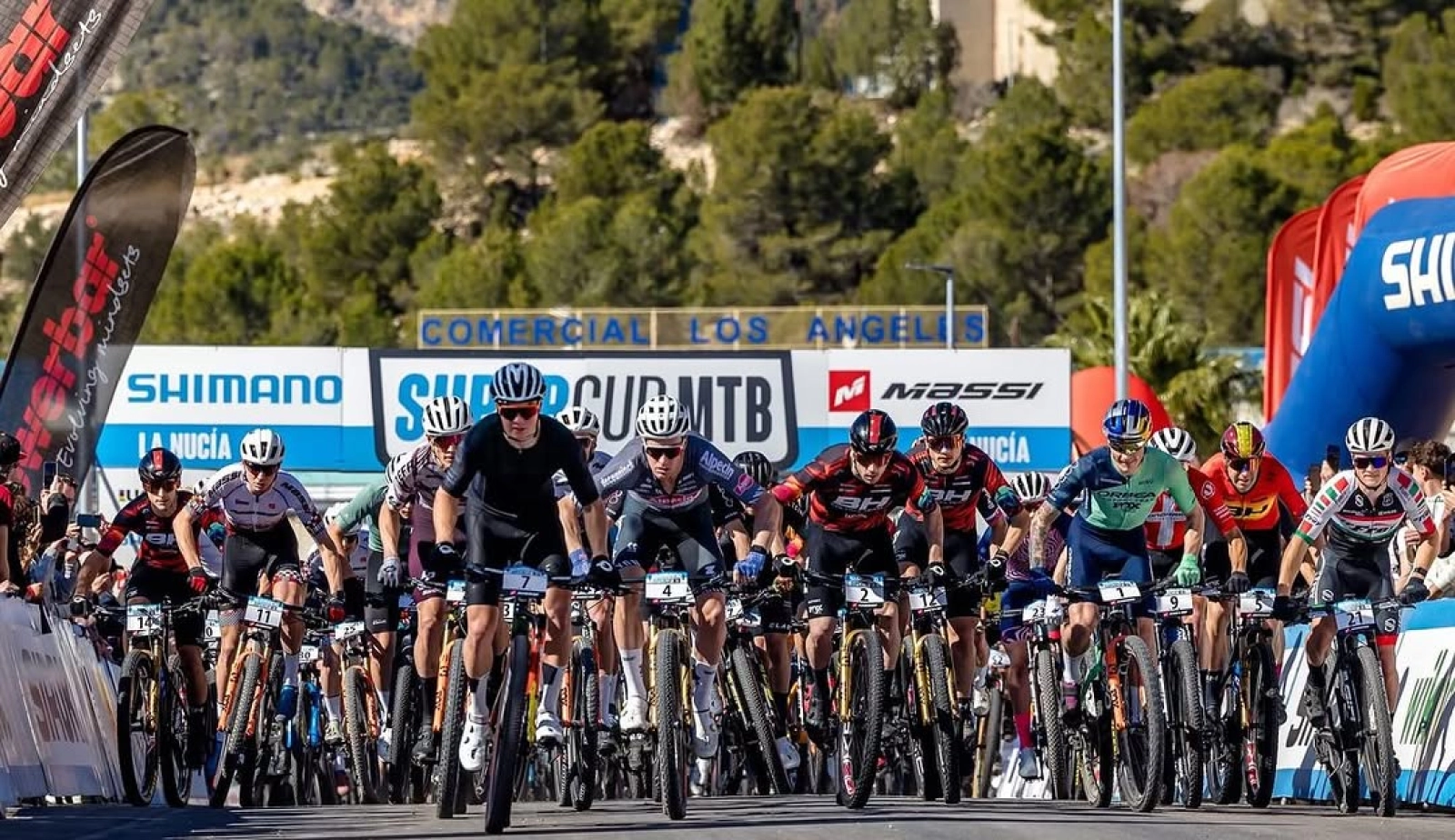 El XCO internacional arranca este fin de semana en La Nucía con retransmisión en directo: Vlad Dascalu, Jofre Cullel, Evie Richards, Loana Lecomte...