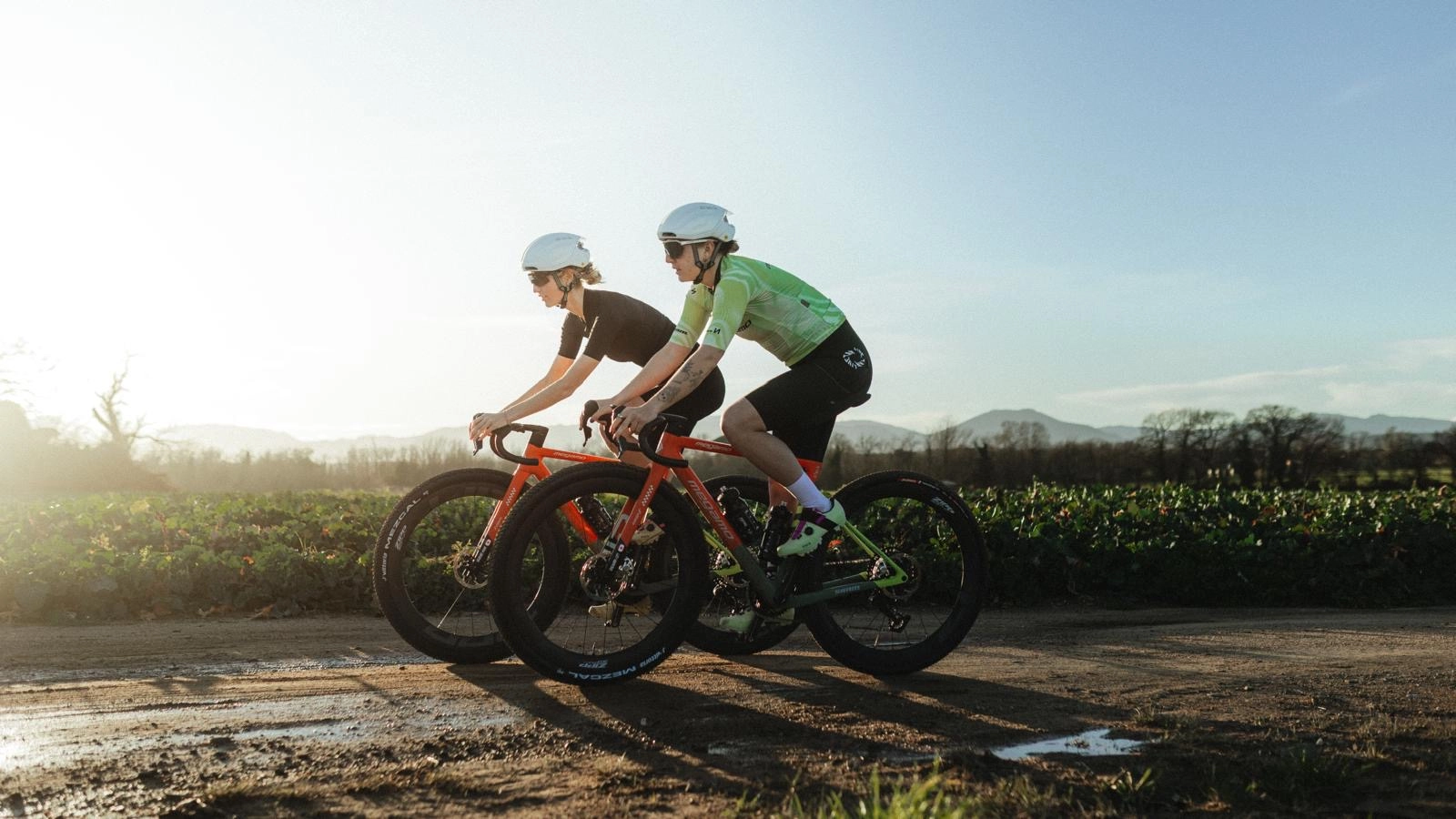 Nuevo Megamo Gravel Racing: un potente equipo femenino de gravel con base en Girona