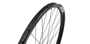 New 32" carbon wheels, directly from China and with a lifetime warranty: this is how the Anax32 XC from Light Bicycle are