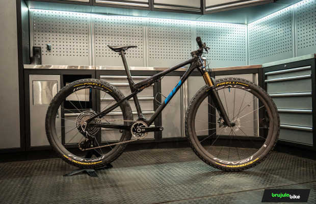 Nous avons monté une exclusive BH Lynx SLS de moins de 8,5 kg prête à concourir