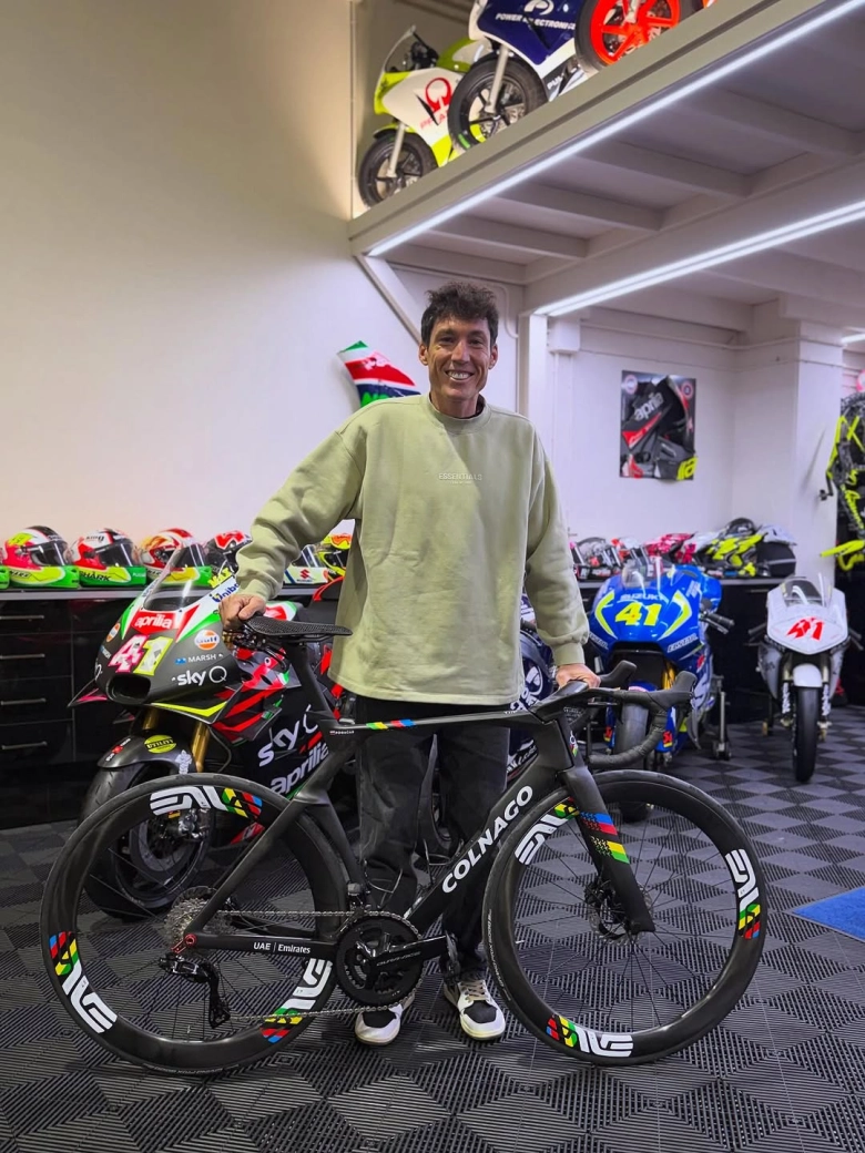 Aleix Espargaró se hace con la Colnago Y1Rs de Tadej Pogačar: "la bicicleta de competición del mejor ciclista de la historia"