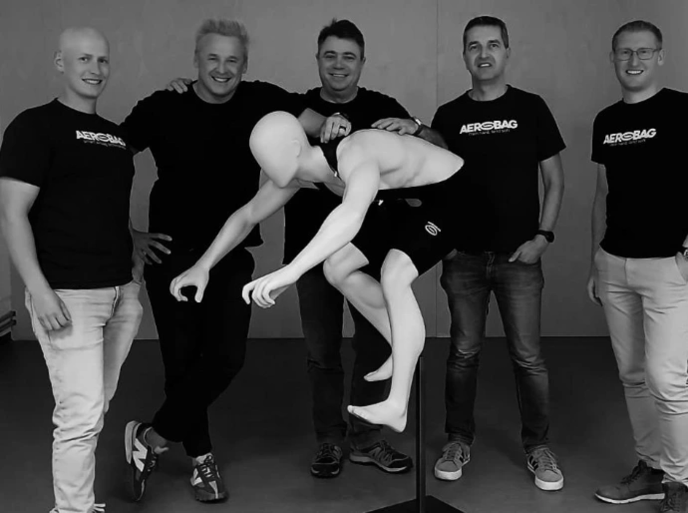 La llegada de los airbags al pelotón se acelera: más marcas y equipos interesados