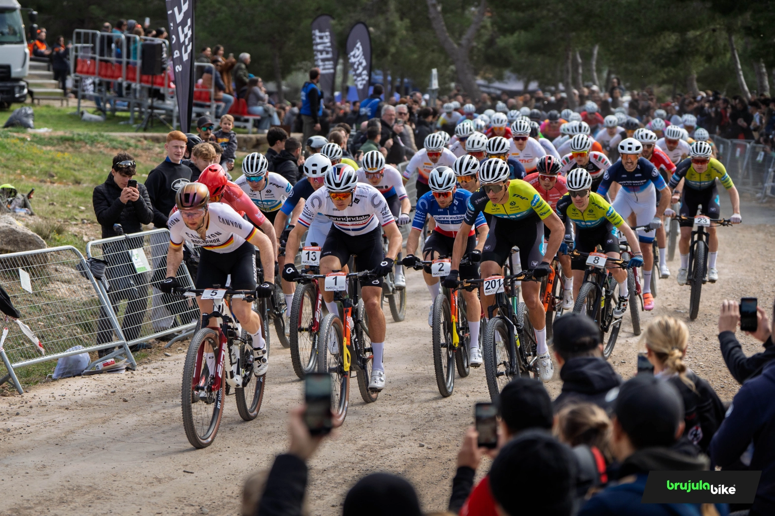 Schwarzbauer gana al sprint con la nueva Canyon y Terpstra estrena al Lapierre PXR en Chelva