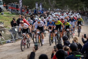 Schwarzbauer wins the sprint with the new Canyon and Terpstra debuts the Lapierre PXR in Chelva