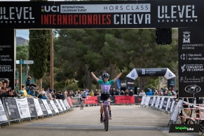 Schwarzbauer wins the sprint with the new Canyon and Terpstra debuts the Lapierre PXR in Chelva