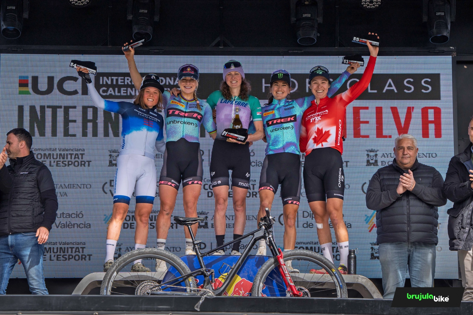 Schwarzbauer gana al sprint con la nueva Canyon y Terpstra estrena al Lapierre PXR en Chelva