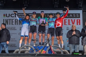 Schwarzbauer wins the sprint with the new Canyon and Terpstra debuts the Lapierre PXR in Chelva