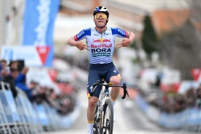 Evenepoel a seguir con su inicio triunfal de temporada en el UAE Tour 2026