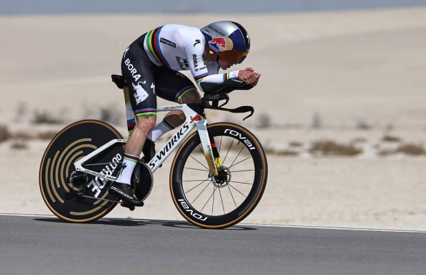 Saída a 58,8 km/h e coroa de 68t: a fórmula vencedora de Evenepoel na crono do UAE Tour