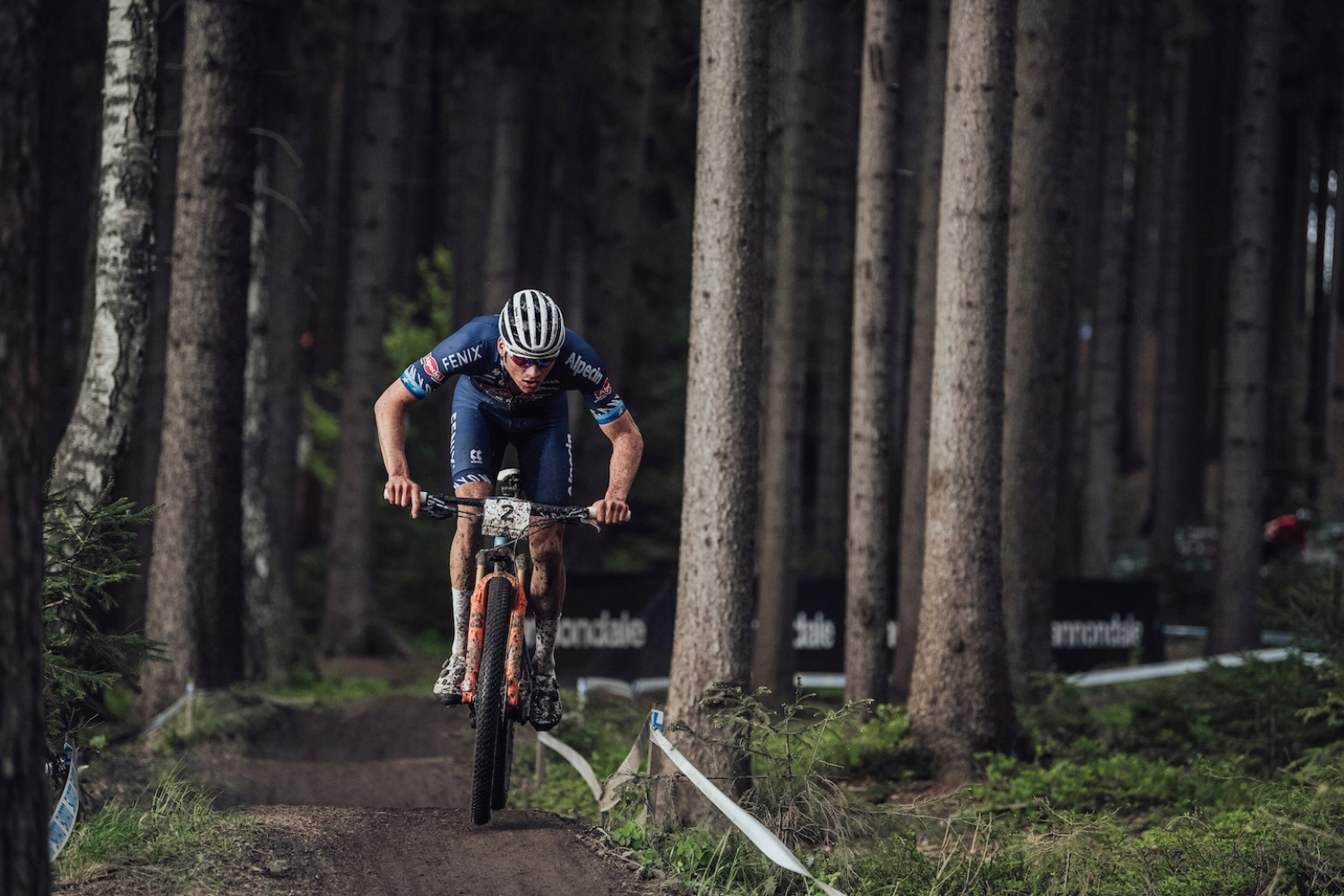 ¿Ha cambiado la normativa MTB para favorecer a ciclistas como Van der Poel o Pidcock?