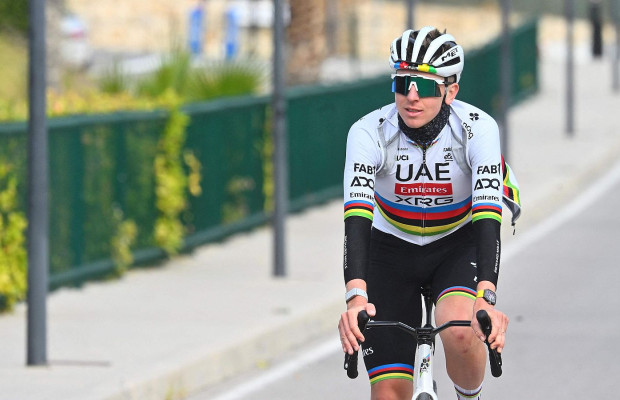 Pourquoi Pogacar n'a-t-il pas encore fait ses débuts dans la saison 2026 ?