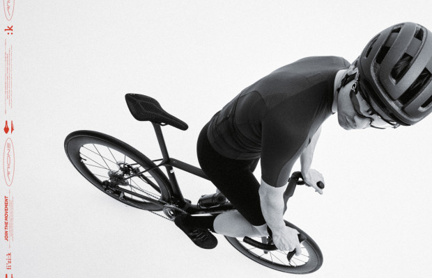 Fizik relaunches the Arione saddle, a classic of the World Tour adapted for 2026