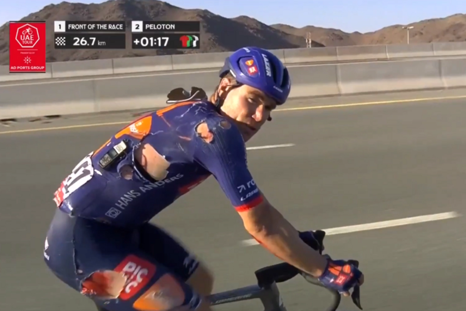 Espectacular avería de Jakobsen tras golpear su rueda minihook