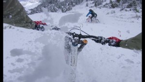 Brutal e hipnótico descenso en MTB sobre nieve virgen