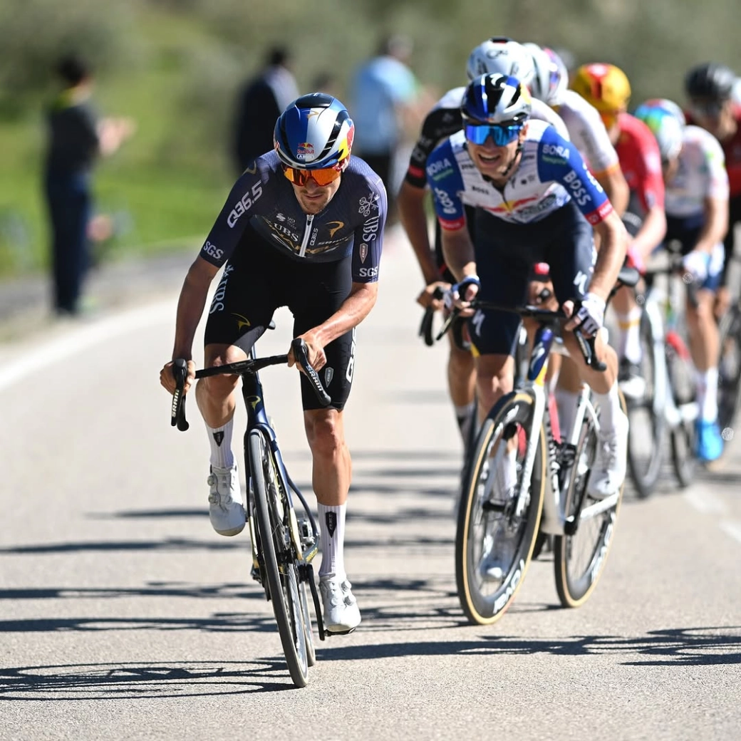 ¿Estamos ante una nueva versión de Tom Pidcock?: potencia, lectura de carrera y ambición de general