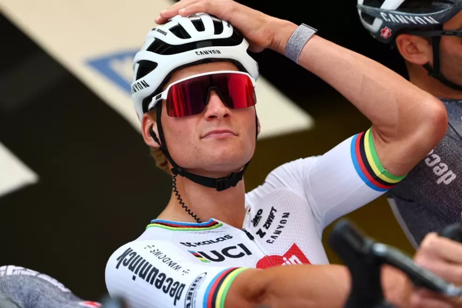 Mathieu van der Poel mantiene en suspense su debut en la Omloop del sábado
