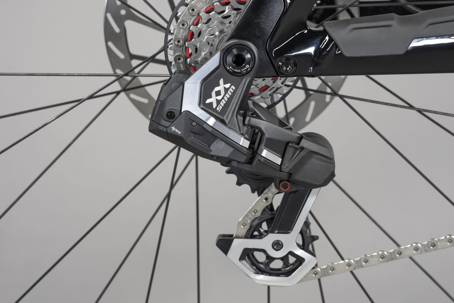 SRAM revoluciona el descenso: llega la XX DH Transmission electrónica junto a los nuevos frenos Maven y la horquilla BoXXer 2027