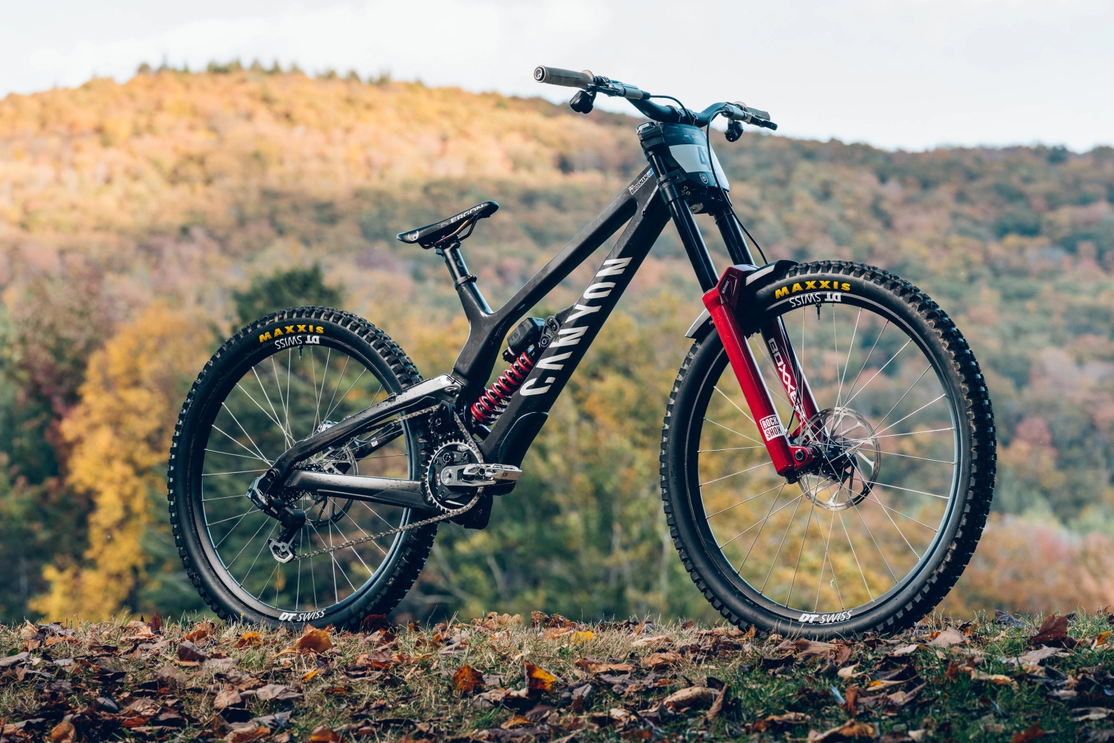 SRAM revoluciona el descenso: llega la XX DH Transmission electrónica junto a los nuevos frenos Maven y la horquilla BoXXer 2027